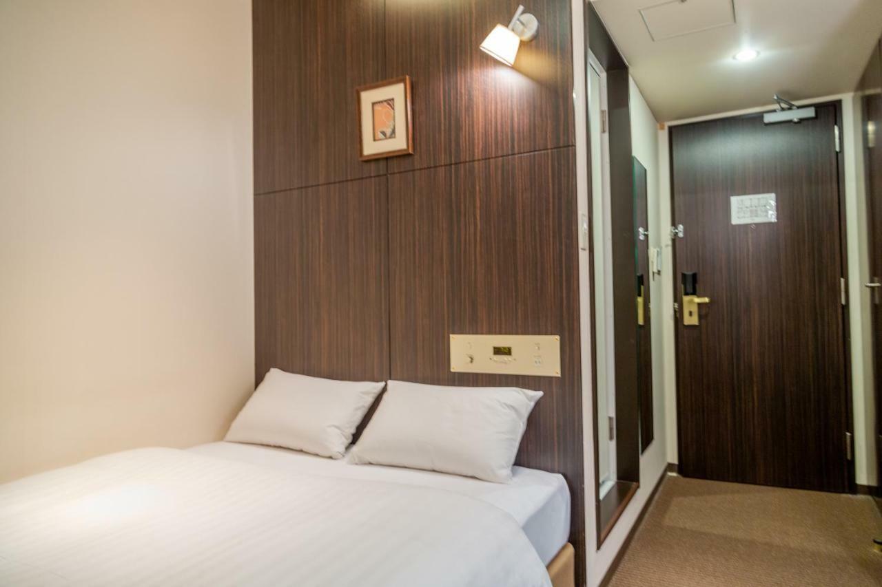 Floral Hotel - Nihonbashi Осака Екстериор снимка